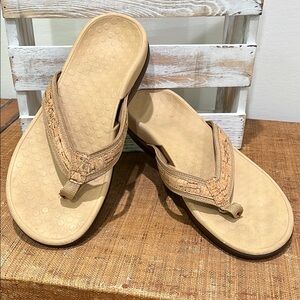 Vionic - Women's Tan Flip Flops